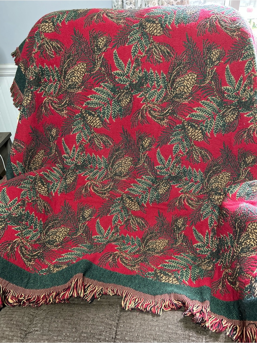 Christmas Tapestry Throw Blanket Pinecones Evergreen Red Green Fringe 47x62